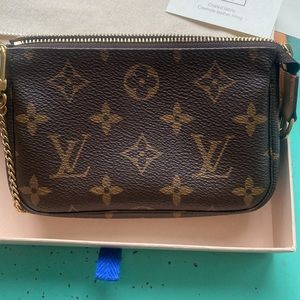 Louis Vuitton Mini Pochette Accessoires Monogram